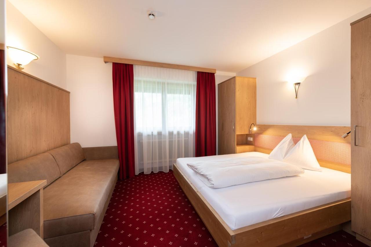 Hotel Gasthof Kroell - Inkl Nationalpark-Karte, 1 X Grossglockner Hochalpenstrasse Kostenlos, 1X Gerlos Alpenstrasse Kostenlos, Krimmler Wasserfaelle Kostenlos, Verschiedene Bergbahnen Kostenlos, Badesee Kostenlos, Bus & Zug Kostenlos, Genusskueche, นีเดิร์นซิลล์ ภายนอก รูปภาพ